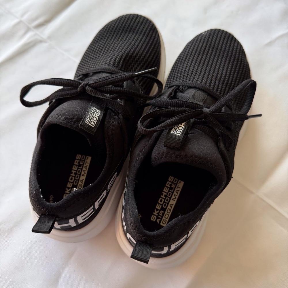 Skechers Air‎ Cooled Goga Mat black lace up sneakers girls 4.5